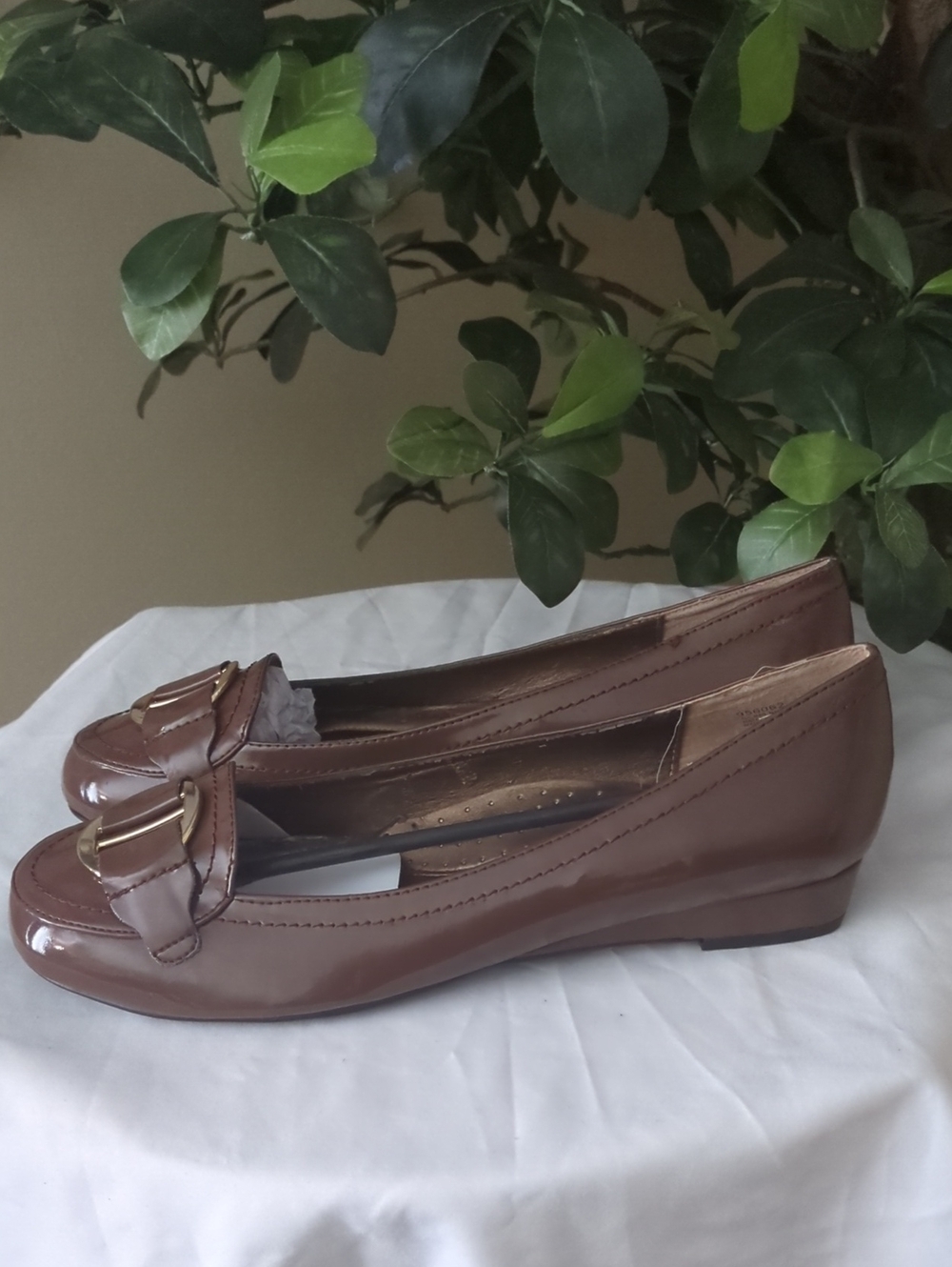 ❤️FINAL❤️AJ Valenci Brown Patent Loafer Flats with Gold Accent - Picture 3 of 7
